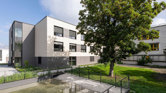 Außenansicht ELBLANDKLINIKUM Radebeul