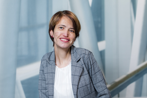 Chefarztsekretärin Peggy Mager