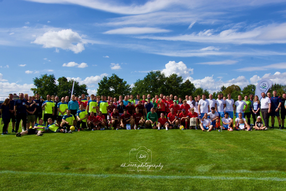 Gruppenbild der Mannschaften des Blaulichtcup 2025